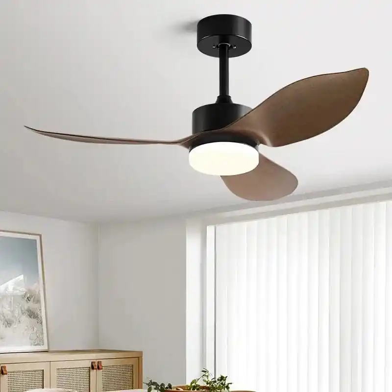 Ventilateur de plafond moderne BreezeTech avec télécommande et éclairage intégré