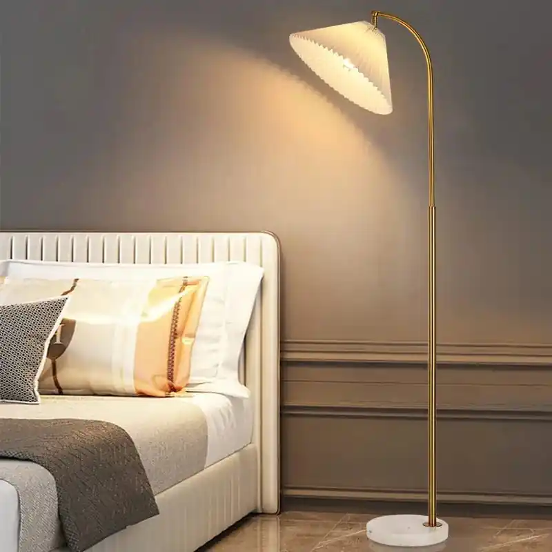 Lampe de sol de luxe minimaliste avec table verticale ajustable