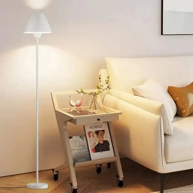 Lampadaire moderne en fer forgé sur pied avancé - Élégance contemporaine