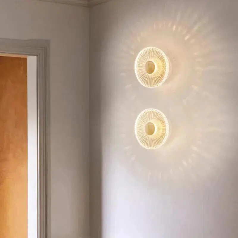 Applique murale LED ronde en acrylique et laiton doré - Set de 3 variables