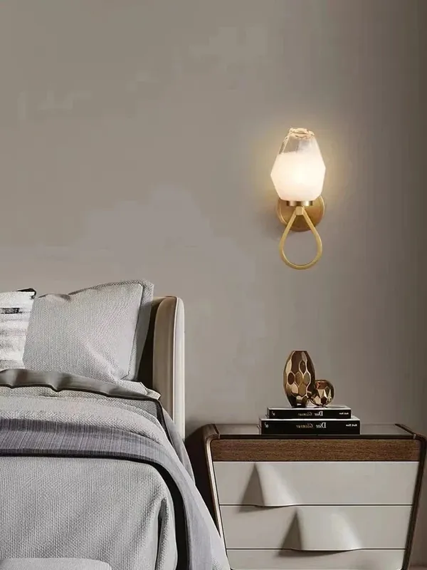 Applique murale moderne en cuivre et verre blanc avec livraison directe