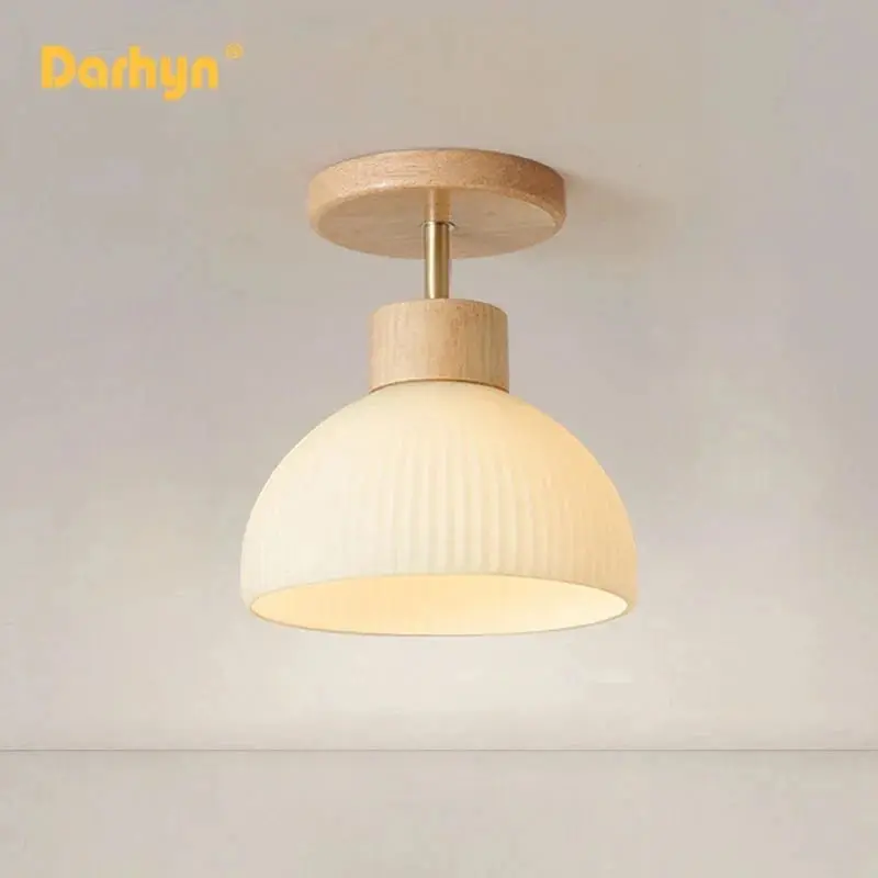 Lustre en bois élégant avec abat-jour en verre