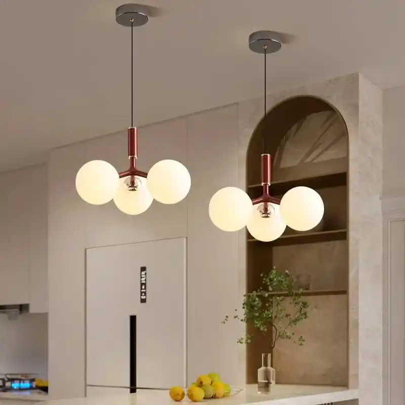 Suspension nordique en verre et métal pour restaurant de style scandinave