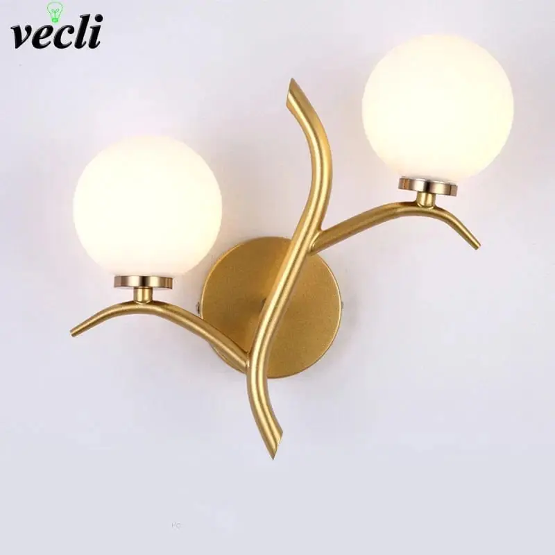 Applique murale LED dorée en métal et verre nordique postmoderne pour café loft