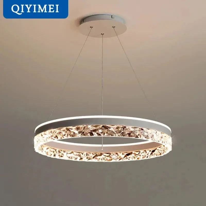 Lampes suspendues en cristal pour une décoration intérieure minimaliste