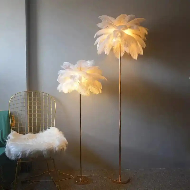 Lampadaire Luxe en Plumes d'Autruche avec Luminaire LED