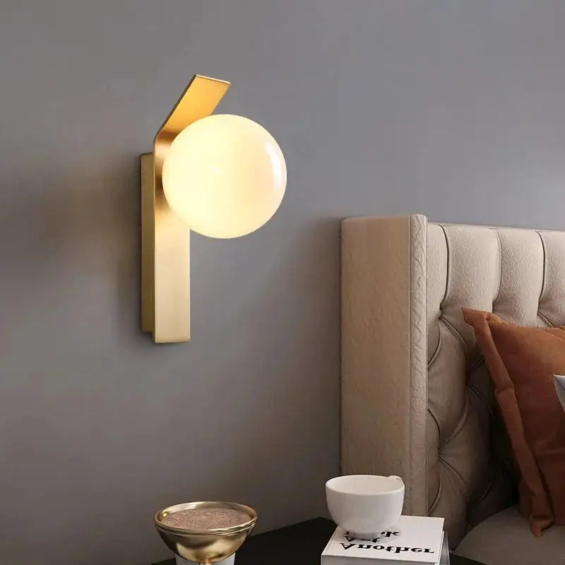 Applique murale design en verre et métal pour intérieur haut de gamme