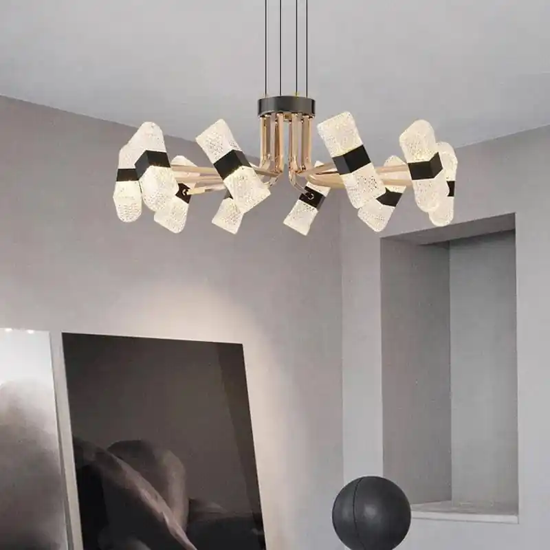 Lustre Décoratif Fantaisie pour un Éclairage Intérieur Élégant