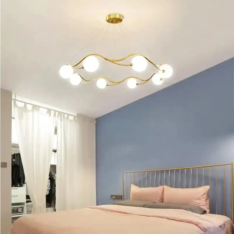 Lustre Royal Luxe en Or avec Boule de Verre LED