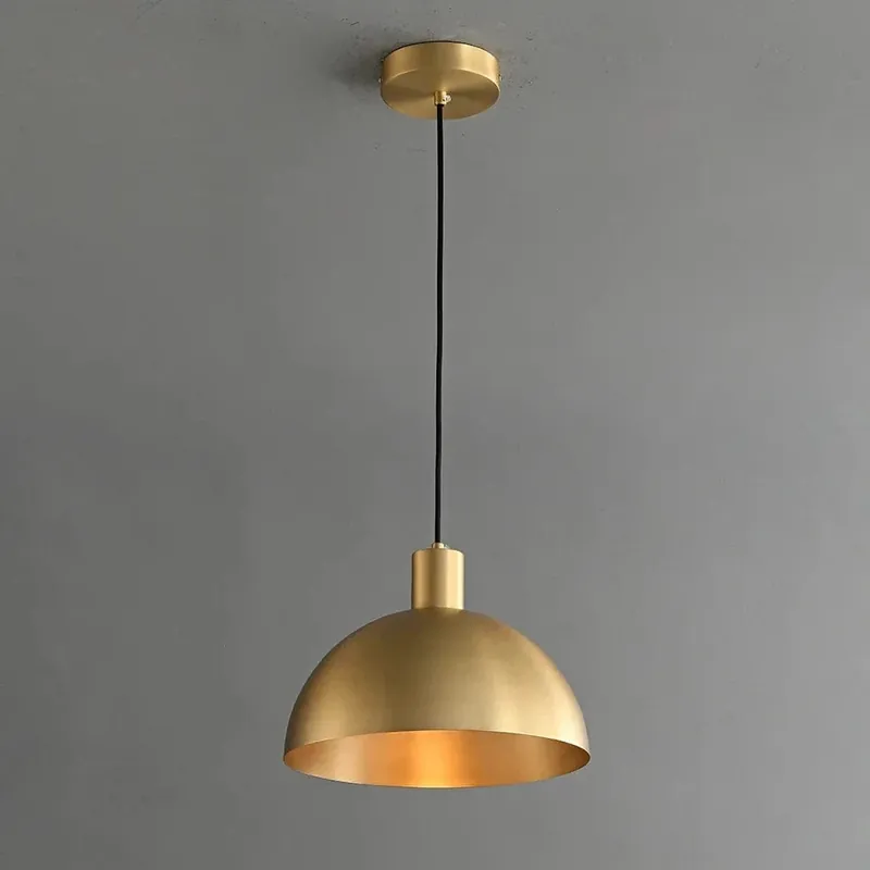 Suspension dorée moderne pour un style extérieur de ferme glamour
