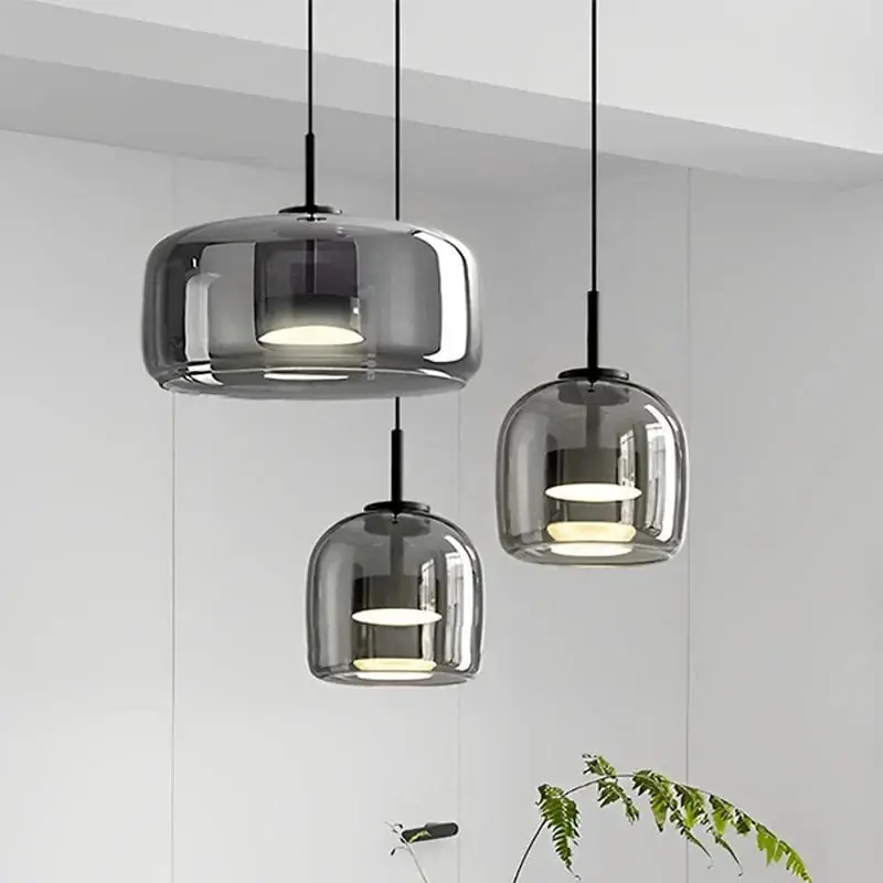 Suspension lumineuse en verre au design nordique contemporain