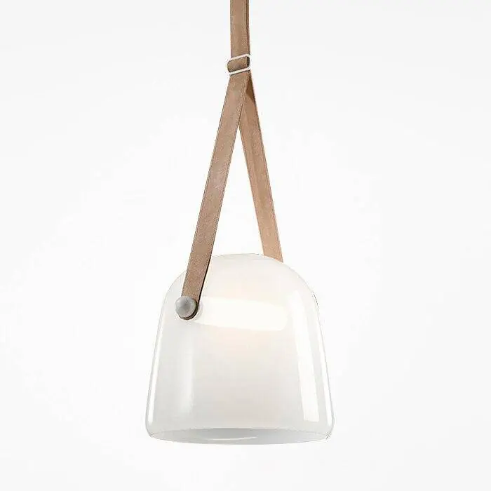 Suspensions LED design en métal avec abat-jour arrondi.