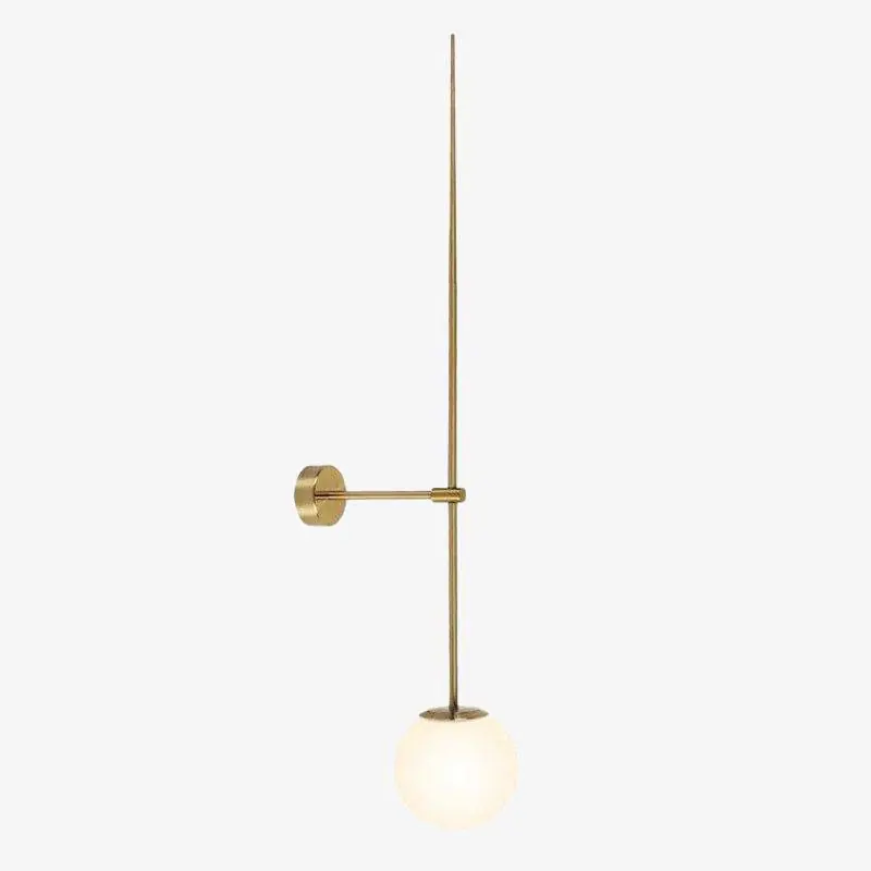 Applique murale LED dorée avec boule en verre blanc