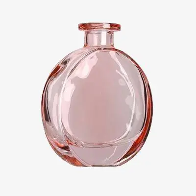 Vase en cristal coloré inspiré par la parfumerie