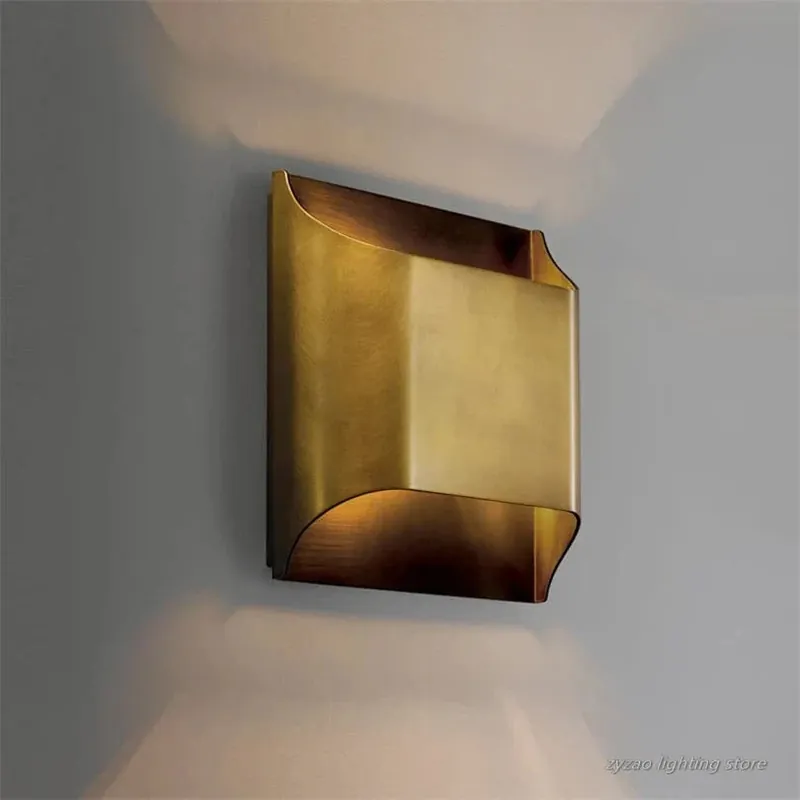 Applique Murale de Luxe en Cuivre pour un Éclairage Moderne de Qualité