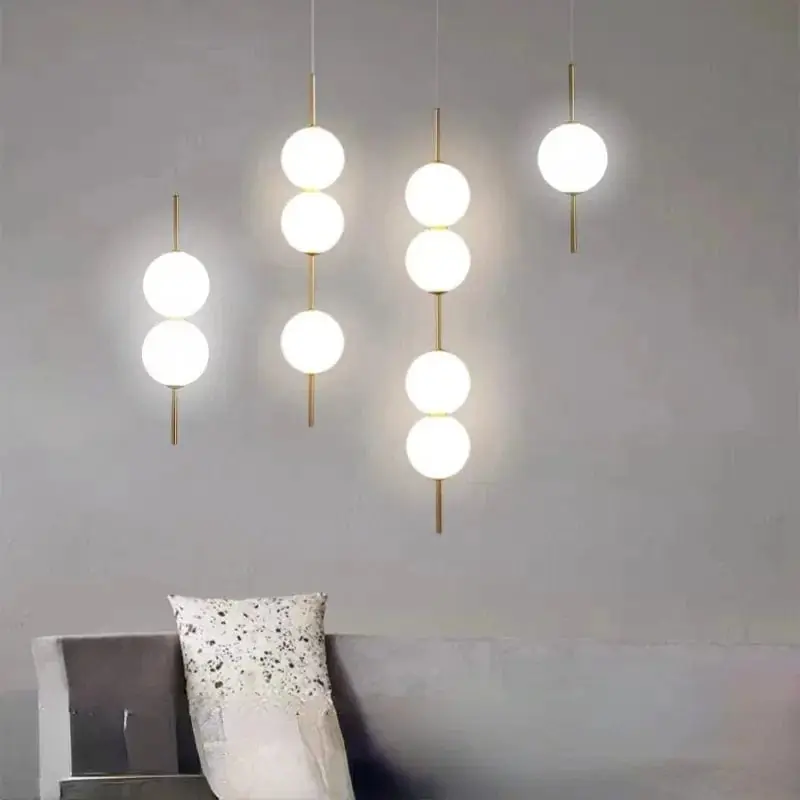 Lampe suspension en verre pour une décoration moderne.