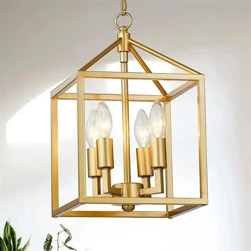 Lustre en fer avec cage à oiseaux et lumières suspendues.