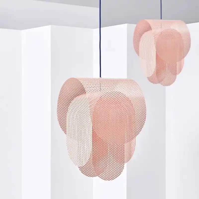 Suspension design danoise en métal perforé rond
