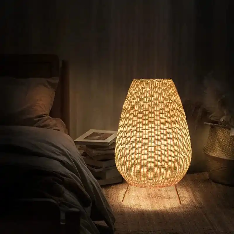 Lampadaire en rotin naturel inspiré d'Asie