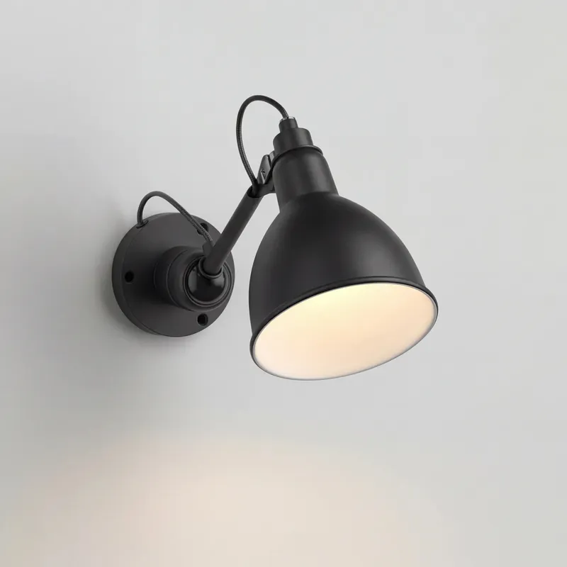Lampada da parete industriale con braccio orientabile Rutina