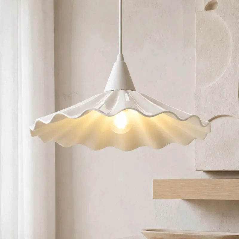 Nowoczesna ceramiczna lampa wisząca Nola z falbankami