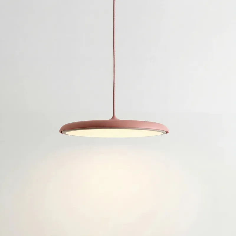 Luminária pendente metálica ajustável Avery Macaron
