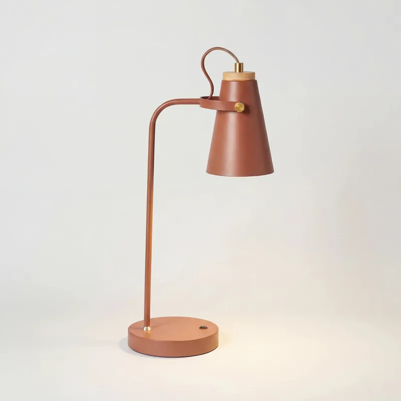 Candeeiro de Mesa de Metal Ajustável Industrial Moderno Hilda
