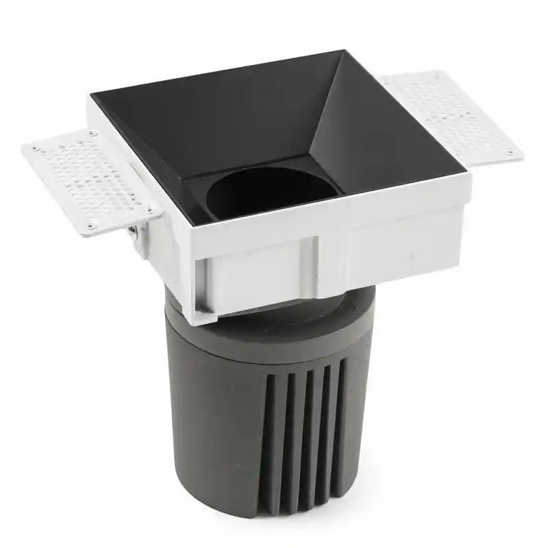 DEEP90 Encastrable carré sens cadre noir 36° 4000K CRI95 stripy