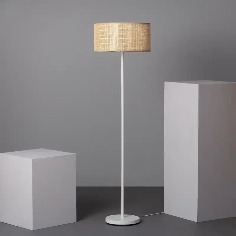 Lampadaire sur pied abat-jour rotin culot e27 pied blanc