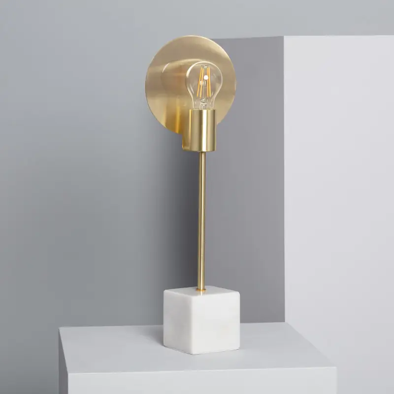 Lampe sur pied cube marbre culot e27 pied métal doré