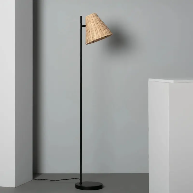 Lampadaire sur pied abat-jour rotin culot e27 pied noir
