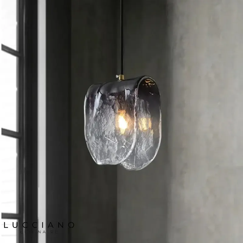 Suspension moderne en verre cendré