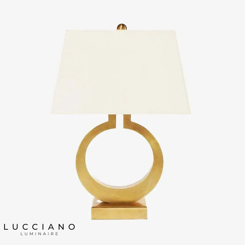 Lampe LED dorée abat-jour triangulaire