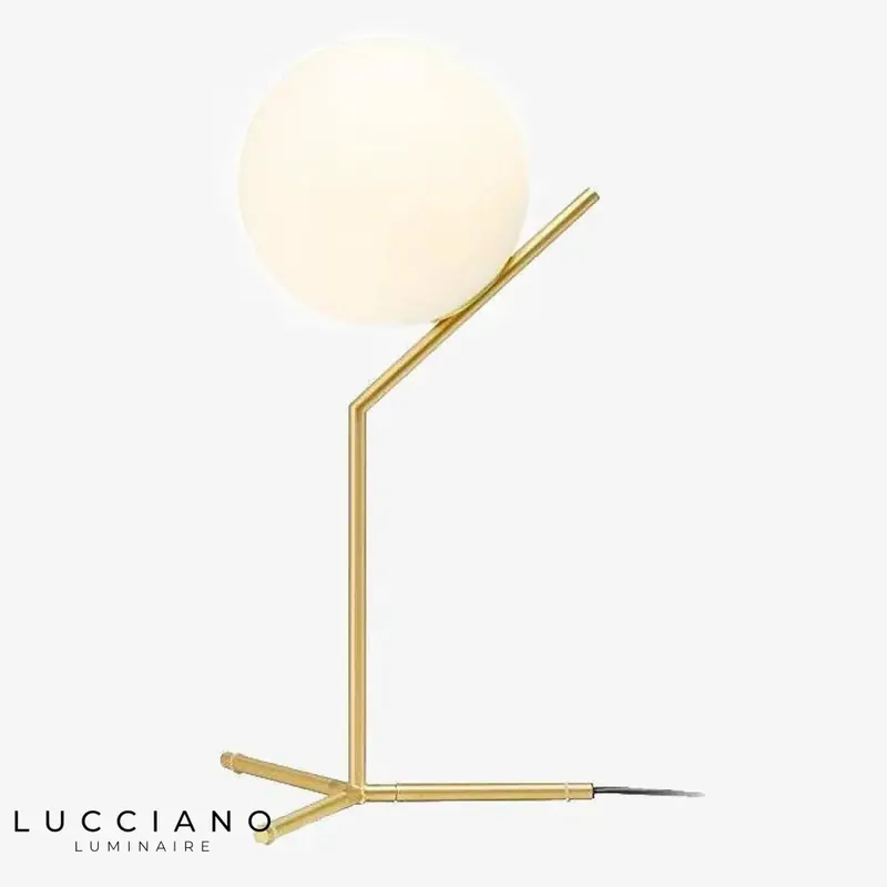 Lampe design dorée avec globe en verre