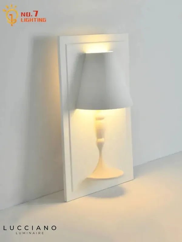 Voici ma proposition :
Applique murale design unique lumière contemporaine élégante