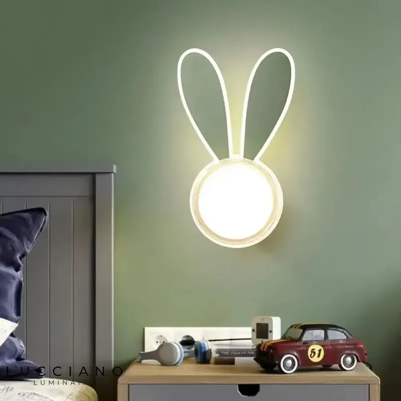 Applique murale LED ludique et design.
