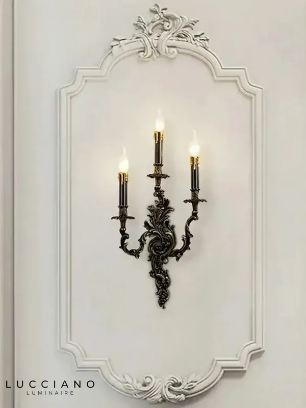 Luminaire rétro français élégant design cuivré luxe.