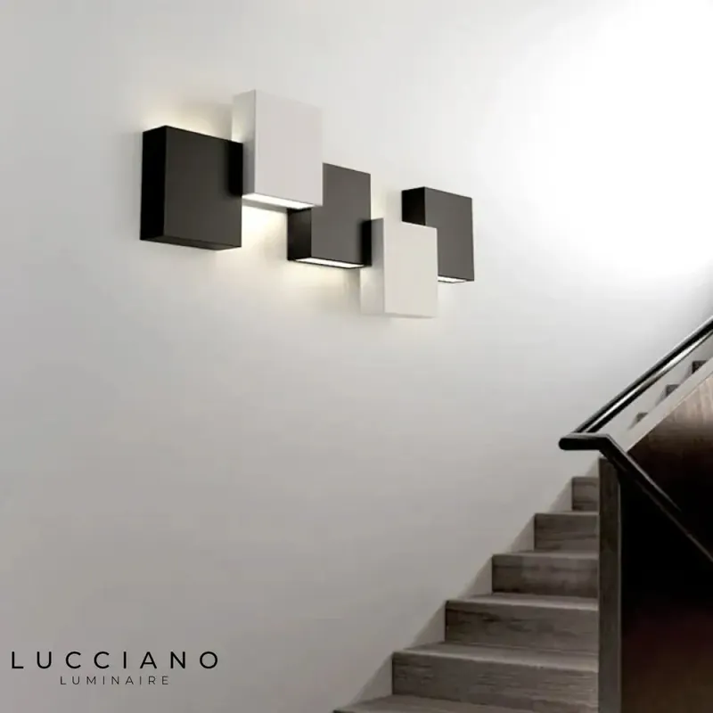Voici ma proposition :
Applique murale design élégante géométrique épurée