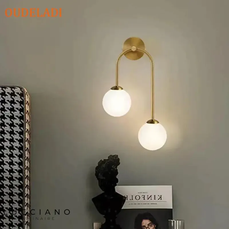 Applique murale led boule élégante design.