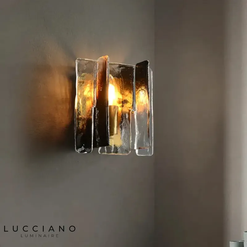 Applique murale brillante aux reflets chaleureux