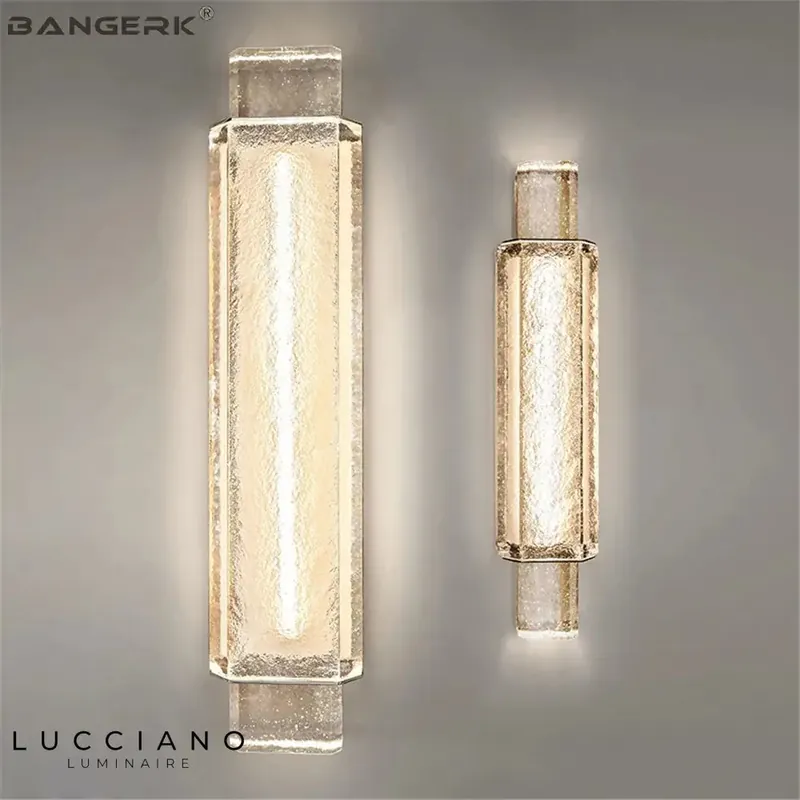 Applique murale LED élégante et contemporaine.