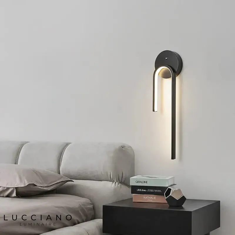 Voici le titre transformé :
Applique murale moderne élégante lumière design