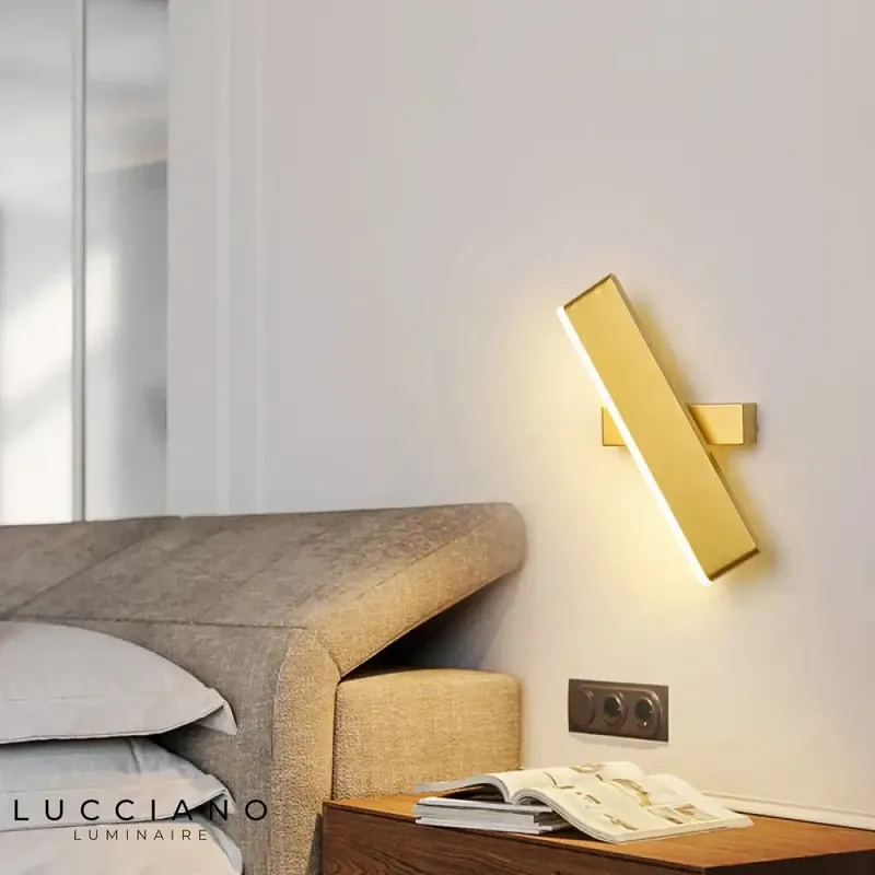 Applique murale rotative spectrale lumineuse interdimensionnelle.