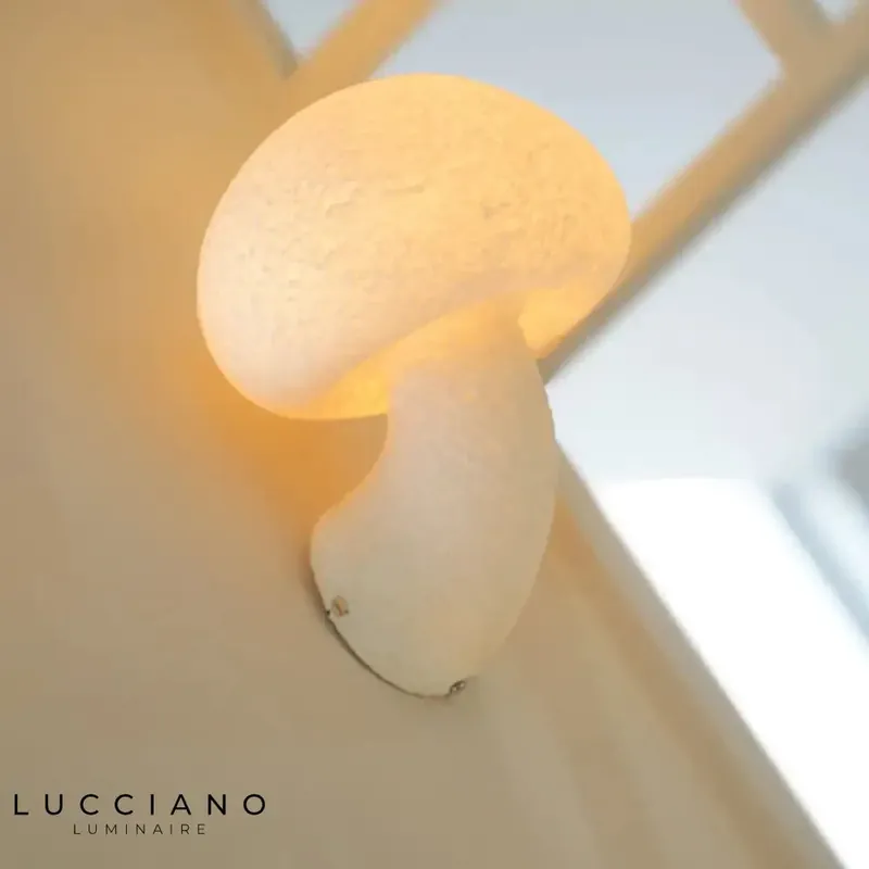 Applique murale champignon nordique lumineux et design.
