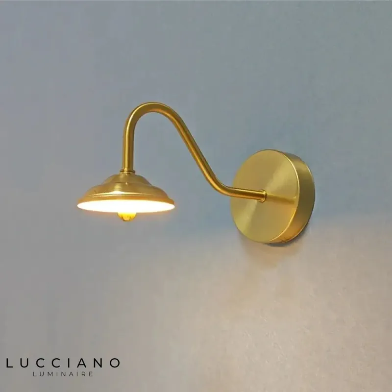 Applique murale moderne élégante design luminaire dorée