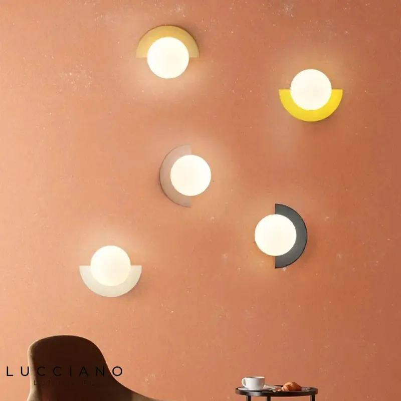 Applique murale LED dorée en fer nordique élégante asymétrique contemporaine
