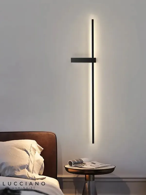 Applique murale dorée minimaliste design élégant salon