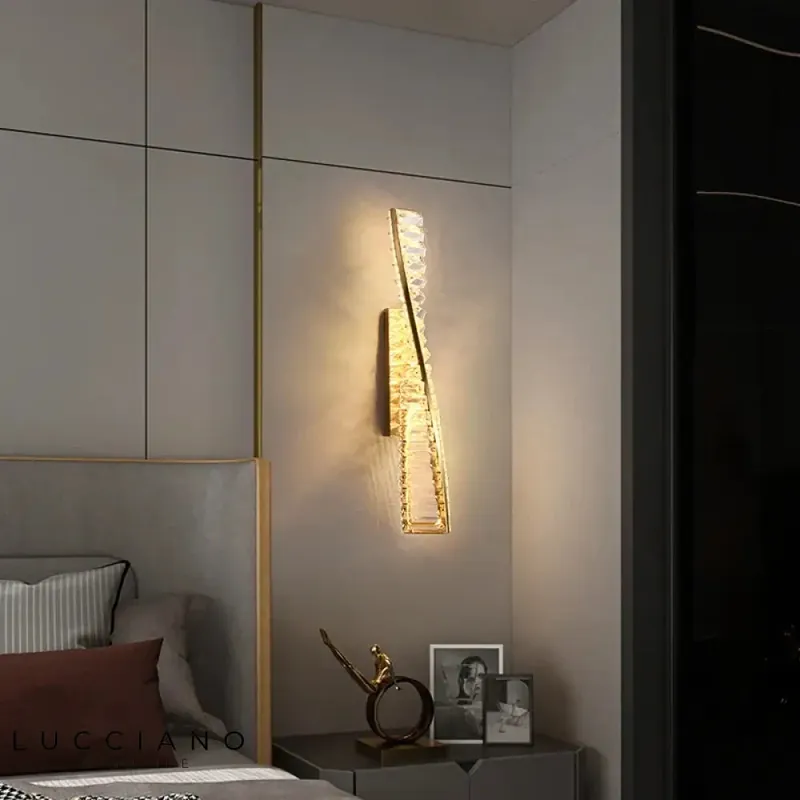 Applique murale dorée minimaliste design élégant cristal