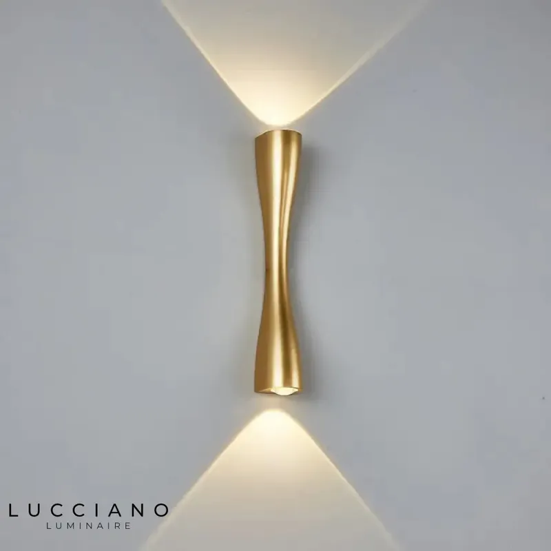 Applique murale LED moderne, design épuré et pratique.