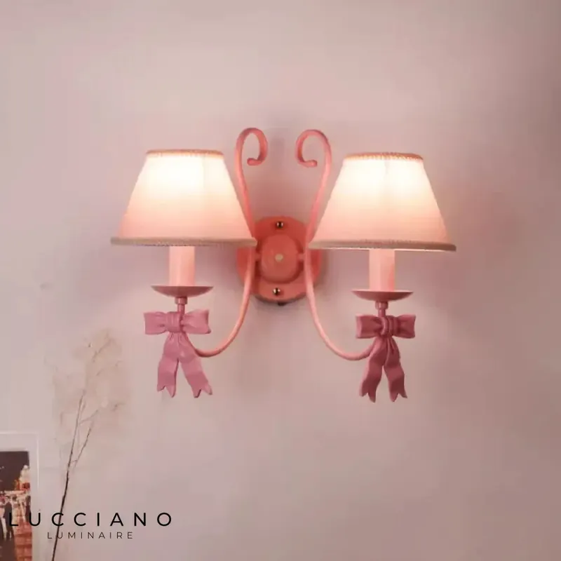 Applique murale élégante rose pastel chic.